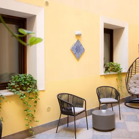Hotel San Domenico By Badia Nuova 3*